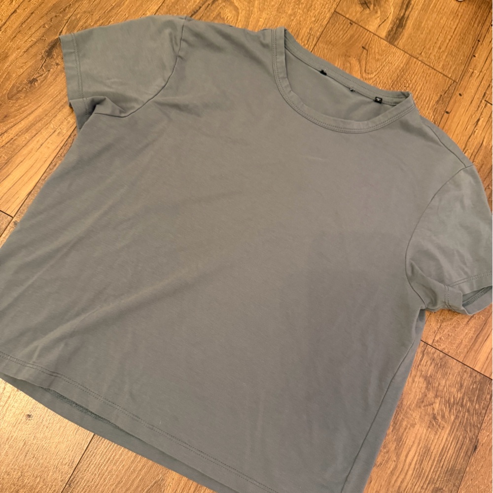 Cuts Clothing Gray Short Sleeve Tee